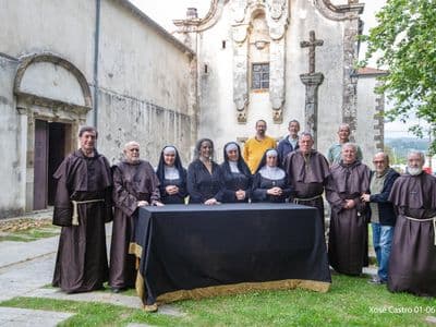 Actrices, actores  e equipo técnico no adro