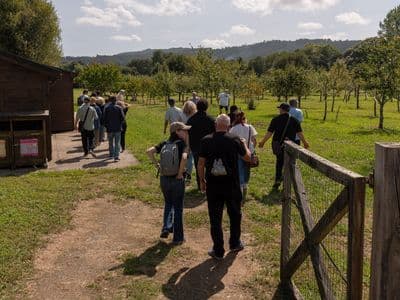 Abel na visita Horta de conservación de froiteiras Carlos Fornos