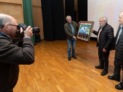 Agasallo do pintor Carlos Vázquez ao Concello
