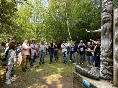 Area Erina descobrindo a lenda da deusa Navia