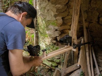 Gon en pleno proceso de rodaxe co seu invento.