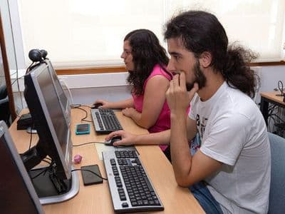 Noelia e Fabián no obradoiro de Anxo Santomil