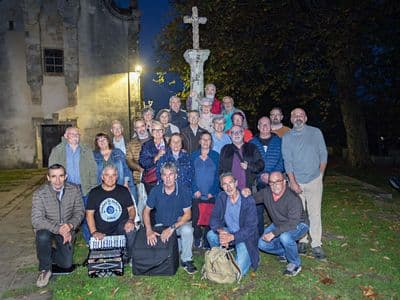 O coro e parte do equipo de A Fraga máxica