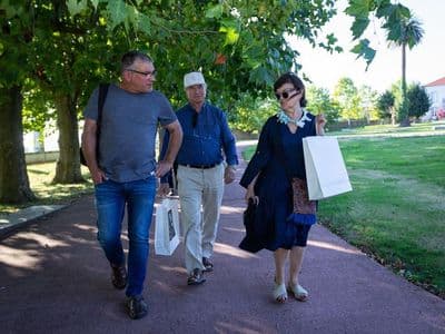 Secundino, Cipriano e Margarita de paseo por Sansa