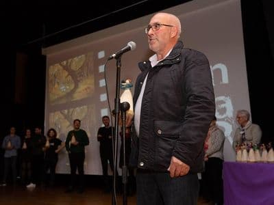 Abel Vega presentando "Unha casa de aldea"
