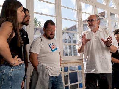 Fran na exposición "O bosque animado" con Manolo Gómez